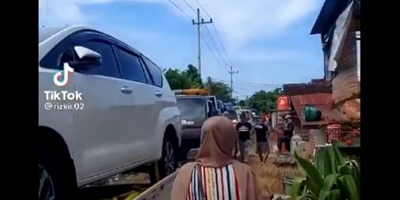 Viral Warga Sekampung Borong Mobil, Dapat Ganti Rugi Tanah Hingga Puluhan Miliar
