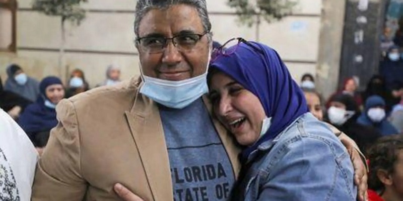 Empat Tahun Ditahan Mesir, Jurnalis Al Jazeera Kembali Ke Pelukan Keluarga