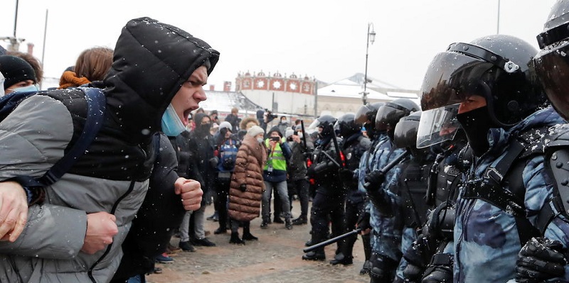 Polisi Anti Huru Hara Tangkap 5.021 Demonstran Pendukung Alexei Navalny