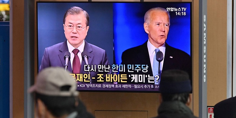 Lewat Telepon, Moon Jae-in Dan Joe Biden Susun Strategi Tangani Korea Utara
