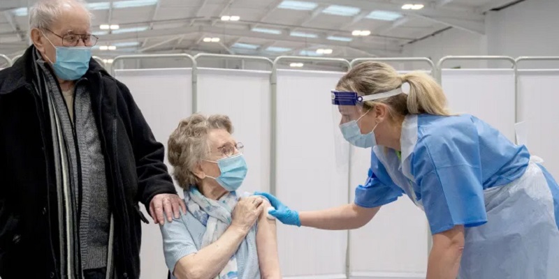 15 Juta Orang Inggris Telah Divaksin, PM Johnson: Pencapaian Luar Biasa