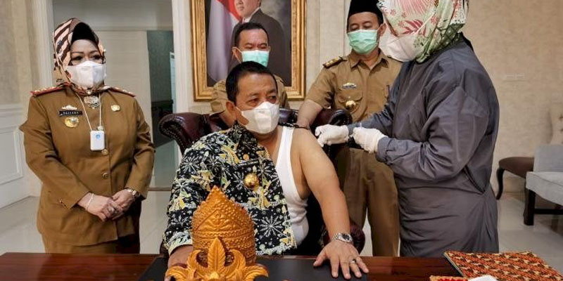 Gubernur Arinal Jadi Lansia Pertama Di Lampung Yang Dapat Vaksin Sinovac