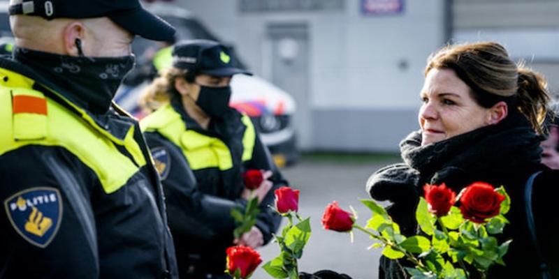Polisi Amankan 30 Orang Penentang Jam Malam Dan Aturan Covid-19 Di Belanda