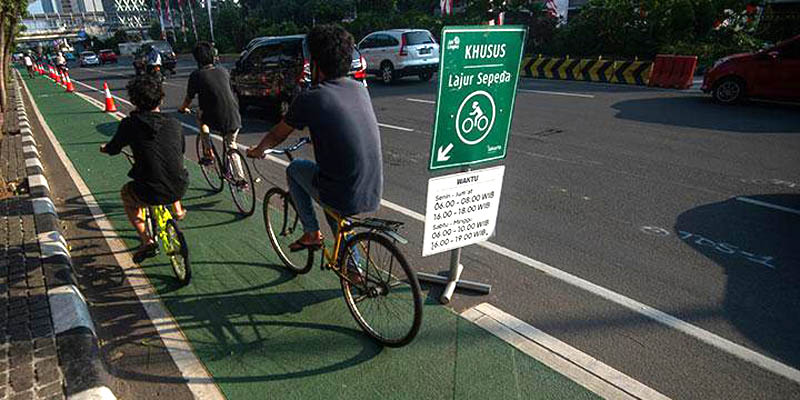 Bersepeda Di Luar Jalur Khusus, Pesepeda Di Jakarta Dianggap Langgar Aturan Lalu Lintas