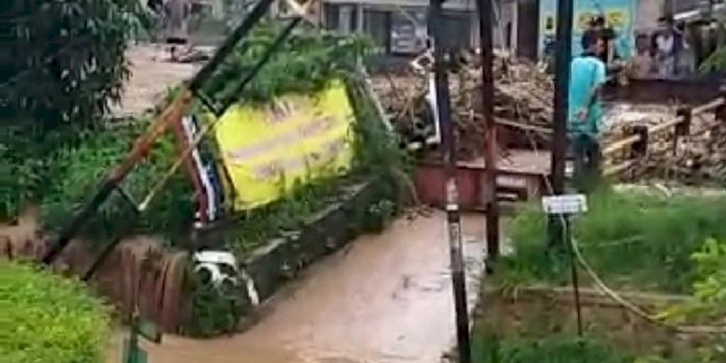Warga Arcamanik Dikepung Banjir, Para Koruptor Yang Bancakan Proyek RTH Harus Tanggung Jawab