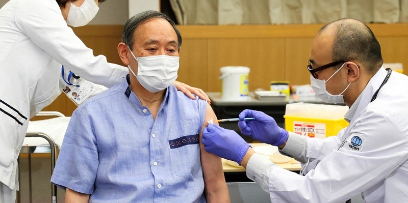 Sebelum Bertemu Joe Biden, PM Suga Dan Puluhan Delegasi Jepang Disuntik Vaksin Covid-19