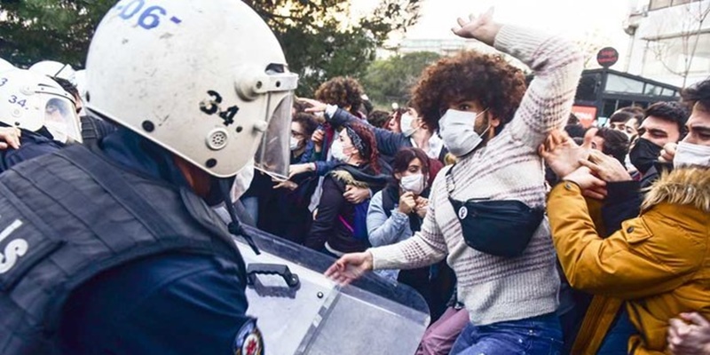 Aksi Protes Kampus Berlanjut, Polisi Turki Kembali Menahan 50 Orang