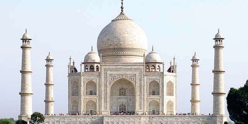 Teror Bom Misterius Gegerkan Pengunjung Taj Mahal, Aparat Langsung Lakukan Penggeledahan