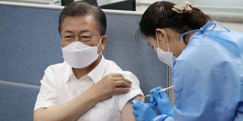 Persiapan KTT G7 Di Inggris, Presiden Moon Jae-in Disuntik Vaksin AstraZeneca