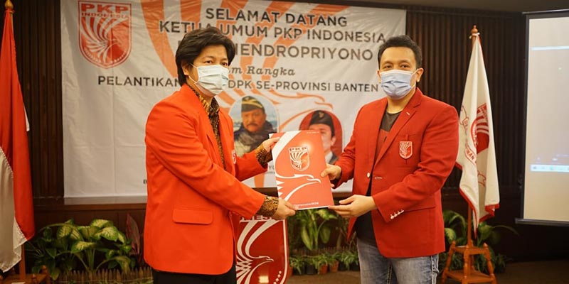 Terima Pataka Dari Diaz Hendropriyono, Ketua PKPI Banten Targetkan Raih Kursi DPR RI
