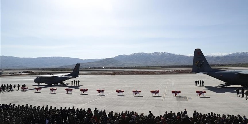 Turki Gelar Upacara Pemakaman Militer 11 Tentara Yang Gugur Dalam Kecelakaan Helikopter