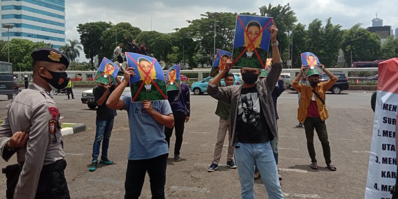 Gelar Aksi, Solidaritas Mahasiswa Malut Tak Puas Dengan Kinerja Senator Maluku Utara
