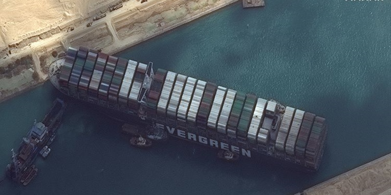 Kru Penyelamat Berhasil Bebaskan Kapal Ever Green, Terusan Suez Dibuka Kembali