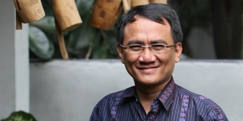 Andi Arief Beri Hormat Pada Petugas Yang Berhasil Menahan Terduga Pelaku Masuk Gereja