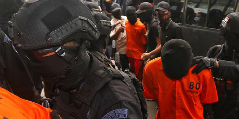 22 Terduga Teroris Hasil Operasi Di Jatim Digelandang Ke Jakarta
