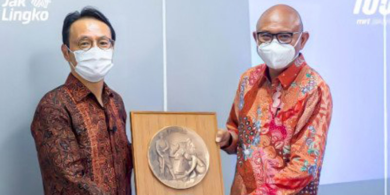 Terkesan Dengan Kenyamanan, Dubes Jepang Beri Penghargaan MRT Jakarta