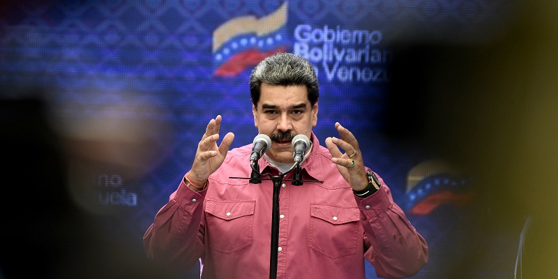 Venezuela: Pembekuan Akun Facebook Maduro Bentuk Totaliterisme Digital