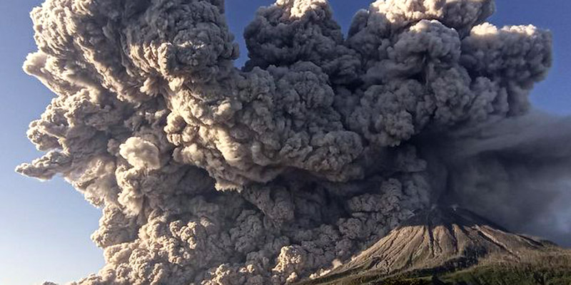 Dampak Erupsi Sinabung, 17 Desa Diselimuti Abu Vulkanik
