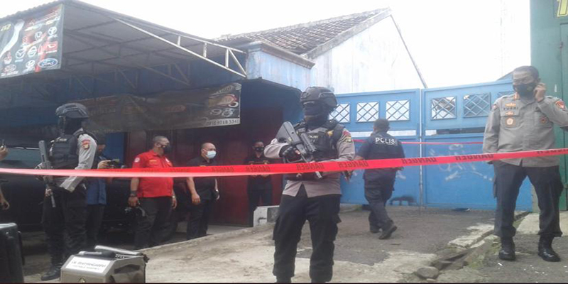 Penggeledahan Di Bekasi, Satu Terduga Teroris Ditangkap Berikut Lima Bom Aktif