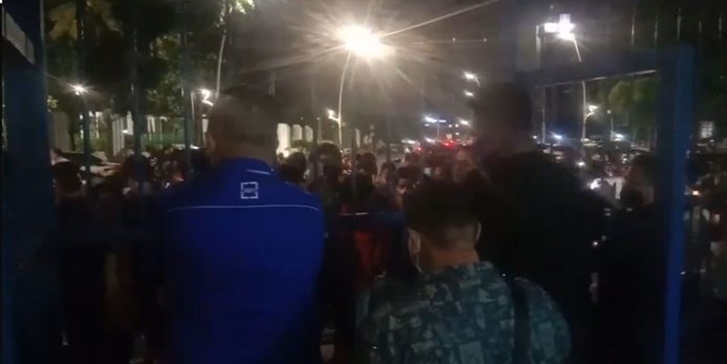 Sempat Bersitegang Dengan Polisi, Pendemo Kantor Demokrat Akhirnya Bubar