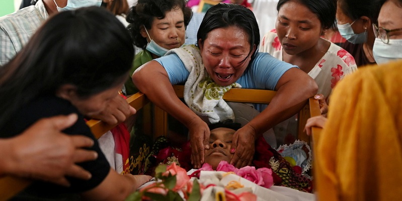 Diiringi Isak Tangis, Warga Makamkan Puluhan Korban Unjuk Rasa Myanmar