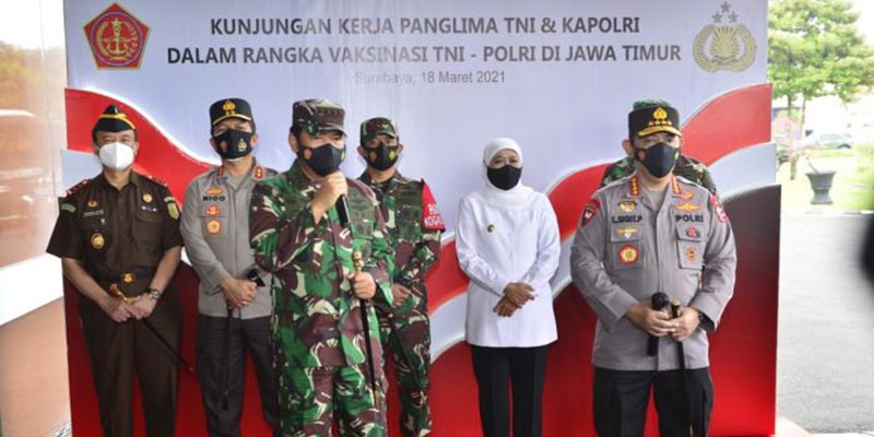 Panglima TNI Dan Kapolri Tinjau Vaksinasi Di Polda Jatim