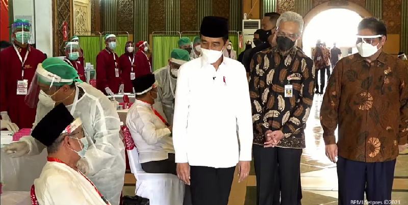 Didampingi AHA Dan Ganjar, Jokowi Tinjau Vaksinasi Seniman Yogyakarta Hingga Tokoh Agama Dan Santri Di Semarang