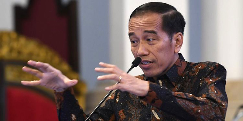 Jokowi <i>Ngaku</i> Tak Berniat 3 Periode, Muslim Arbi: Kayak Emak-emak, Lampu Sen Ke Kiri Motornya Belok Kanan