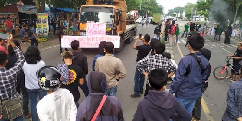 Alasan Mahasiswa Makassar Tutup Jalan Tolak Kedatangan Jokowi
