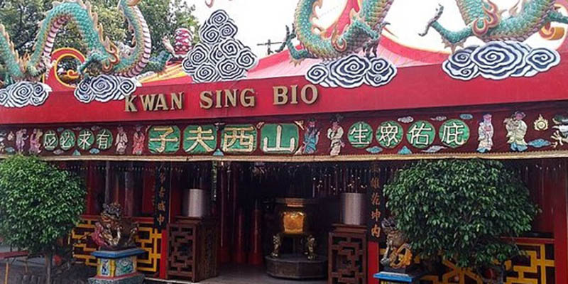 Tanda Daftar Rumah Agama Buddha Untuk TITD Kwan Sing Bio Resmi Dicabut