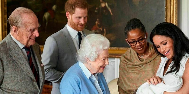 Bukan Ratu Atau Pangeran Philip, Lalu Siapa Anggota Keluarga Kerajaan Yang Mengatakan Seberapa Gelap Kulit Archie?