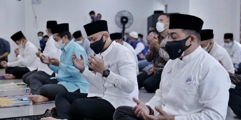 Saat AHY Lantunkan Shalawat Asyghil Dengan Lirih