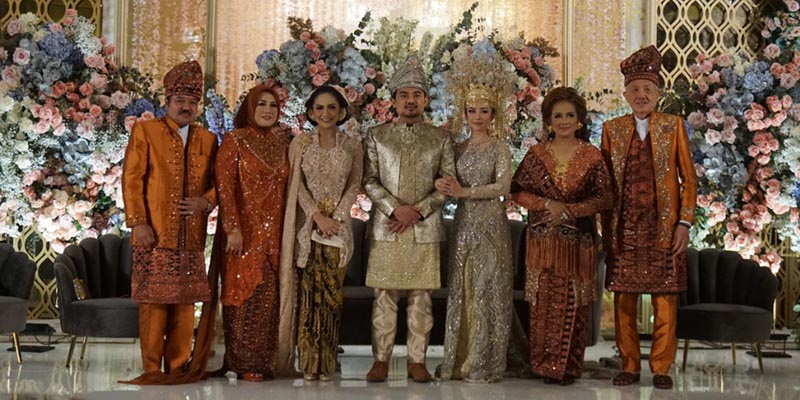Disela Kesibukan Pernikahan Atta-Aurel, Krisdayanti Juga Hadiri Pernikahan Putri Ketua Fraksi Golkar MPR