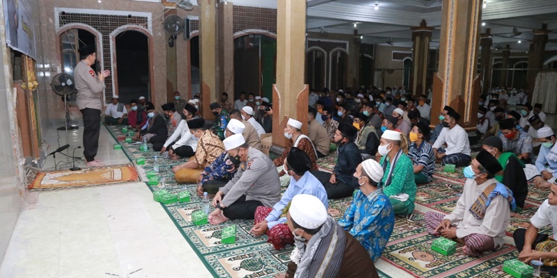Safari Ramadan, Kapolda NTB Ingatkan Warga Jaga Kamtibmas Dan Prokes