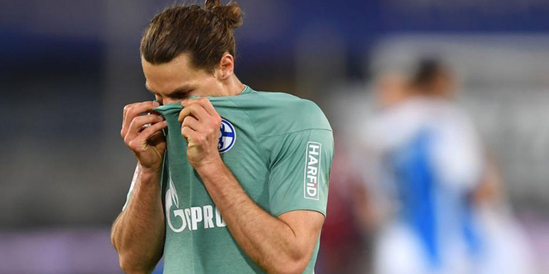 Resmi Turun Kasta, Skuat Schalke Dilempari Telur Oleh Suporternya Sendiri
