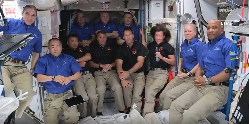 Dragon SpaceX Tiba Di ISS, 4 Astronot Bersiap Gantikan Kru Yang Akan Pulang