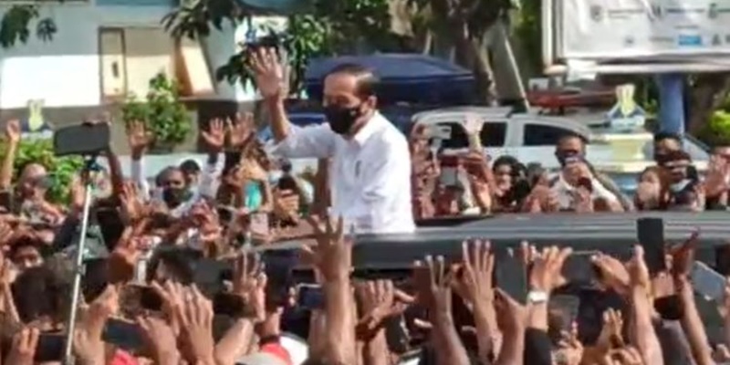 Tidak Kapok Buat Kerumunan Warga, Jokowi Berikan Contoh Kurang Baik Ke Masyarakat