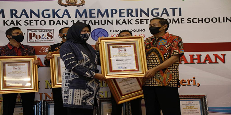 Jadi Polisi Ramah Anak, Kapolres Metro Lampung Raih Kak Seto Award