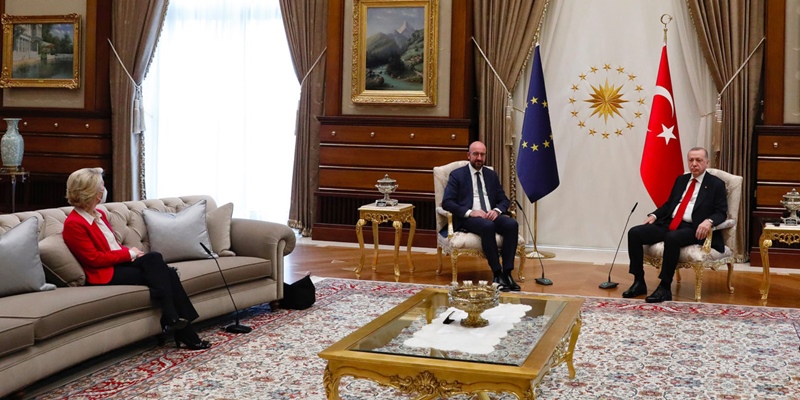 Mantan Diplomat Eropa Bela Erdogan Atas  Skandal Kursi  