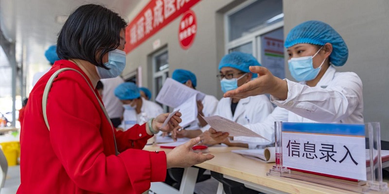 Temukan 16 Kasus Covid-19, China Vaksinasi Seluruh Penduduk Kota Dalam Lima Hari