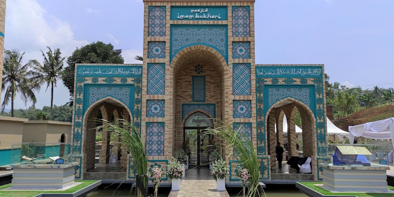 Melihat Lebih Dekat Masjid Pertama Bergaya Arsitektur Uzbekistan Di Indonesia