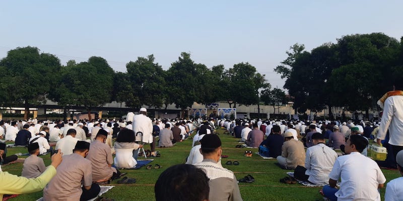 Imam Masjid Al Azhar Tidak Menyangka Jamaah Membludak Tapi Tetap Taat Prokes