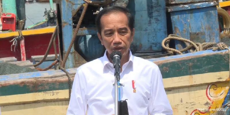 Tinjau Aktivitas Nelayan Di PPDI Brondong, Jokowi Dapat Laporan Dan Keluhan Ini