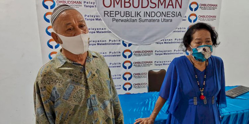 Mengadu Ke Ombudsman Sumut Sambil Menangis, Nenek Halimah: Tolonglah Pak Bobby Segera Bayar Uang Ganti Rugi