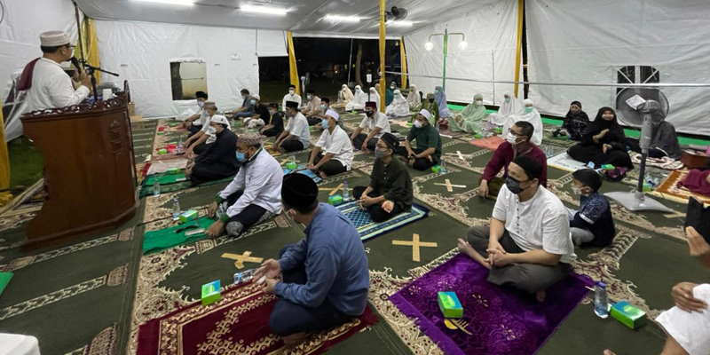 Penasaran Terbayar, Pesinetron Ramzi Akhirnya Jumatan Di Tenda "Arafah" Masjid At Tabayyun