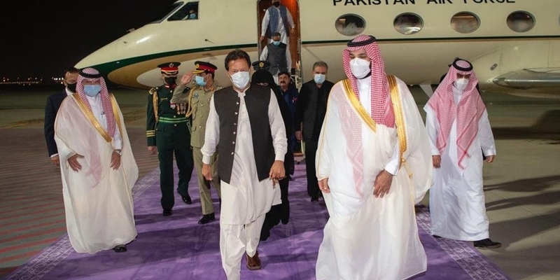 Penuhi Undangan Putra Mahkota MBS, PM Pakistan Imran Khan Kunjungi Arab Saudi Selama Dua Hari