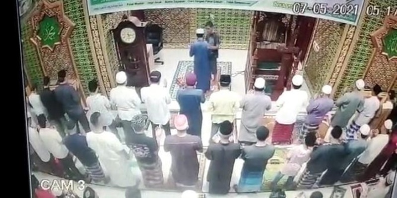 Imam Masjid Ditampar Saat Khusyuk Imami Shalat Subuh, Pelaku Alami Gangguan Jiwa
