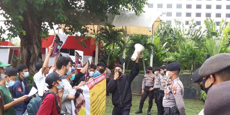 Gelar Demo, Mahasiswa Desak KPK Usut Politisi Senayan Diduga Terlibat Kasus Bansos