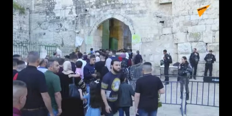 Di Tengah Serangan Israel, Umat Muslim Padati Masjid Al Aqsa Untuk Shalat Ied