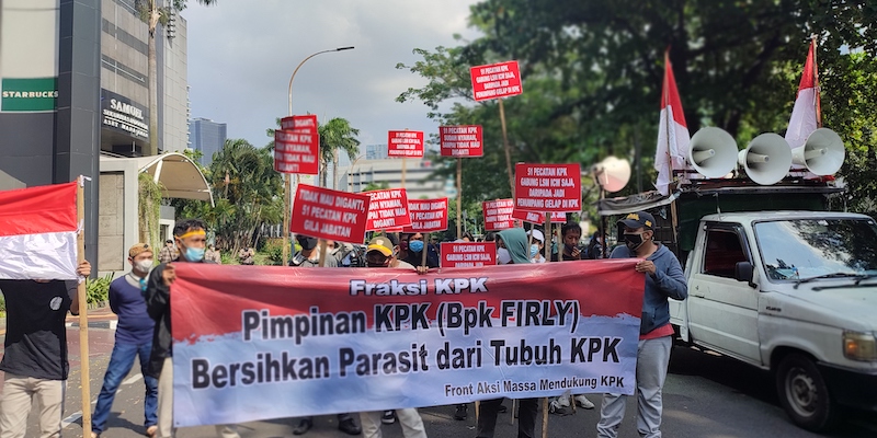 Fraksi KPK Tiba, Area Demo Di KPK Dibagi Dua